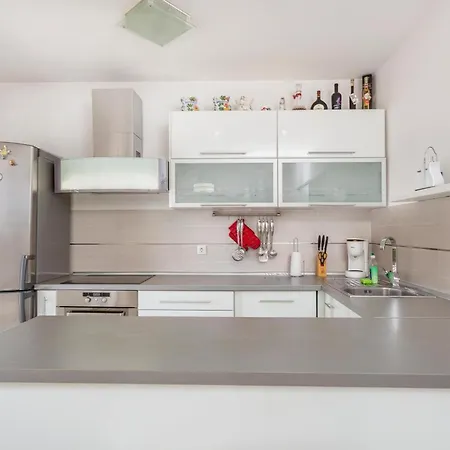 Apartment In With Kitchen Šilo